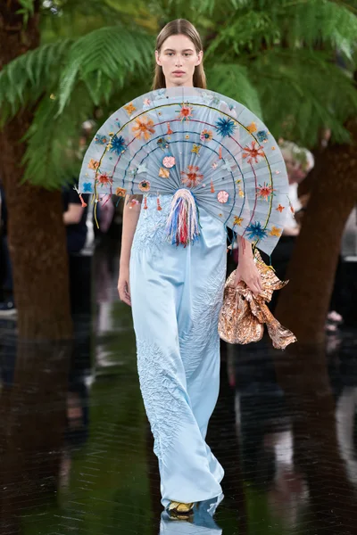 Look 24